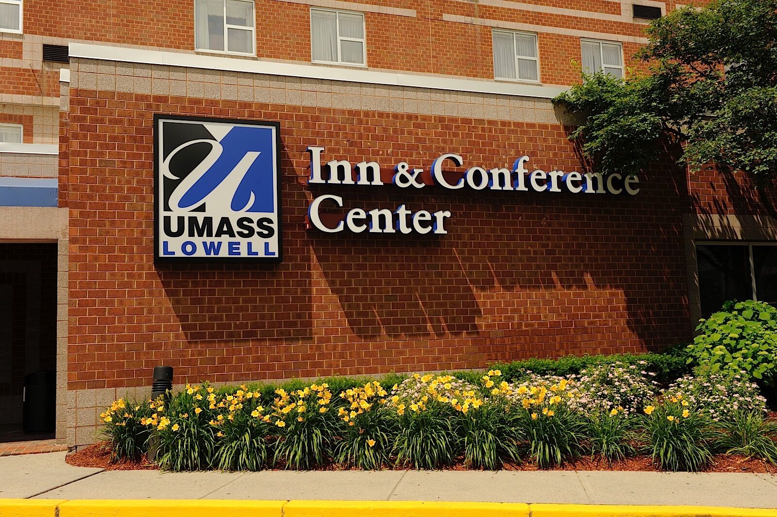 Umass Lowell Inn And Conference Center Екстер'єр фото